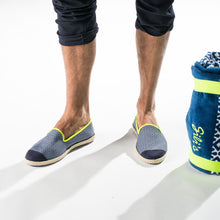 Load image into Gallery viewer, Collab Slip-On Navy Azulejos GILI&#39;S Homme ANGARDE coton summer sunrise bleu marine casual chic