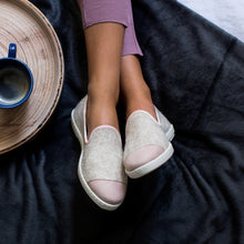 Load image into Gallery viewer, AW Slipper Silver Pink Femme ANGARDE laine winter cocooning rose pâle casual chic