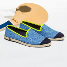 Load image into Gallery viewer, Collab Slip-On Azulejos GILI&#39;S Homme ANGARDE coton summer sunrise bleu dur vue biais