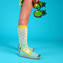 Load image into Gallery viewer, Collab Slip-On BANDY BUTTON Enfant ANGARDE coton sunrise summer palmiers vert d&#39;eau jaune unisexe