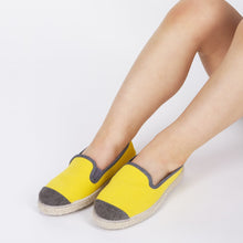Load image into Gallery viewer, Classic Slip-On Lemon Enfants ANGARDE coton summer sunrise jaune citron porté