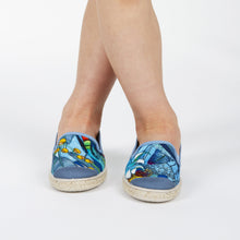 Load image into Gallery viewer, Collab Slip-On Perroquet FORGET ME NOT Enfant ANGARDE coton imprimé bleu vert d&#39;eau jaune confortable